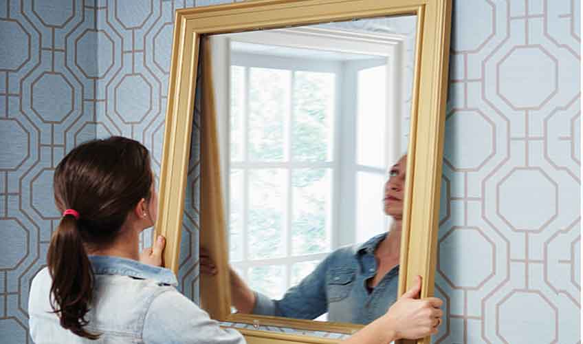 What is the importance of mirrors in Vastu shastra